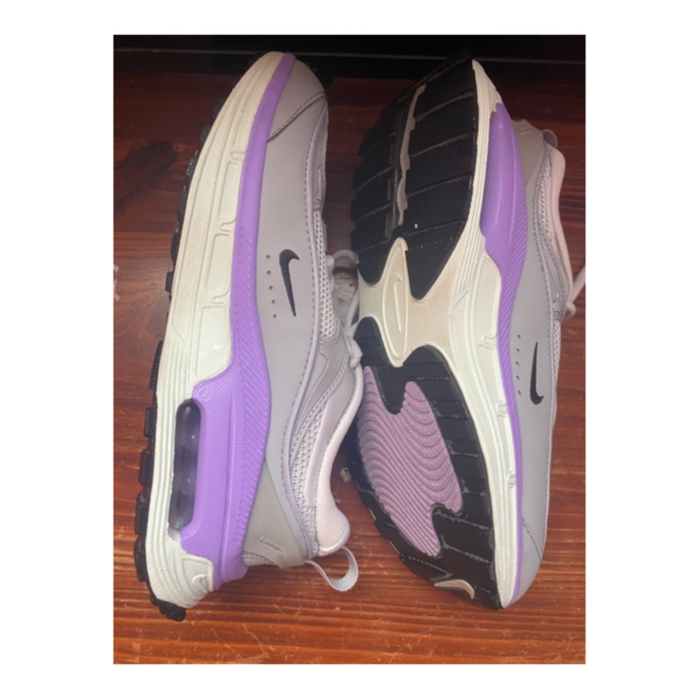 Nike Womens Size 6 Air Max Bliss Purple Silver
Sneakers Shoes